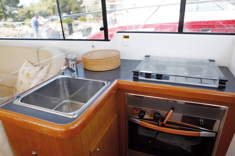 Beneteau Antares 10 (2)