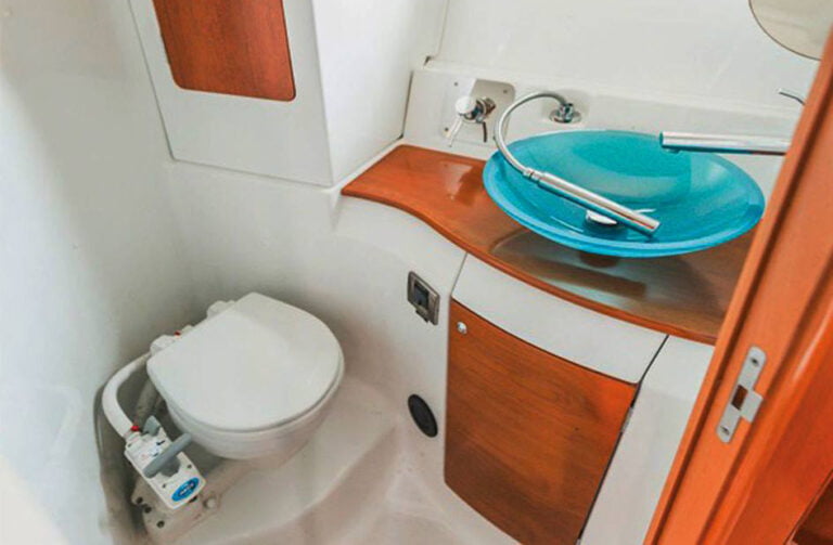 Beneteau Antares 12 (6)