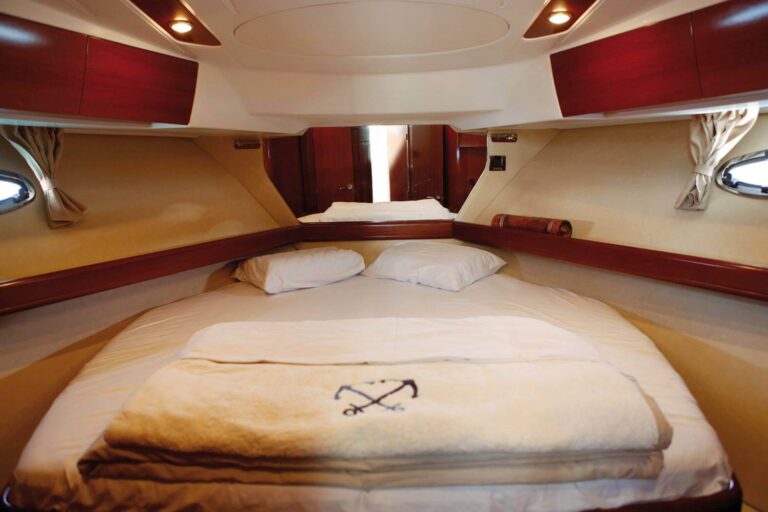 Beneteau Antares 12 (7)