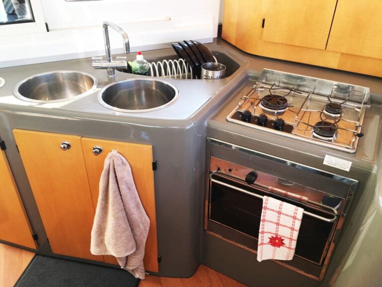 Fountain Pajot Lavezzi 40 (18)