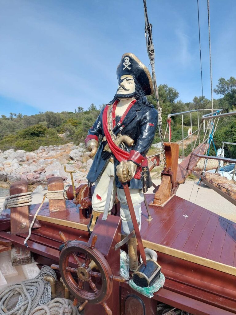 Pirate-Wooden-Ship-11