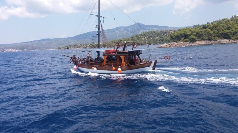 Pirate-Wooden-Ship-2