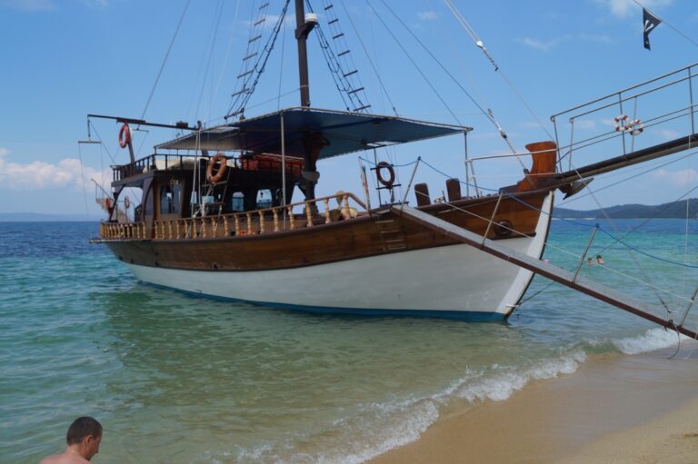 Pirate-Wooden-Ship-3