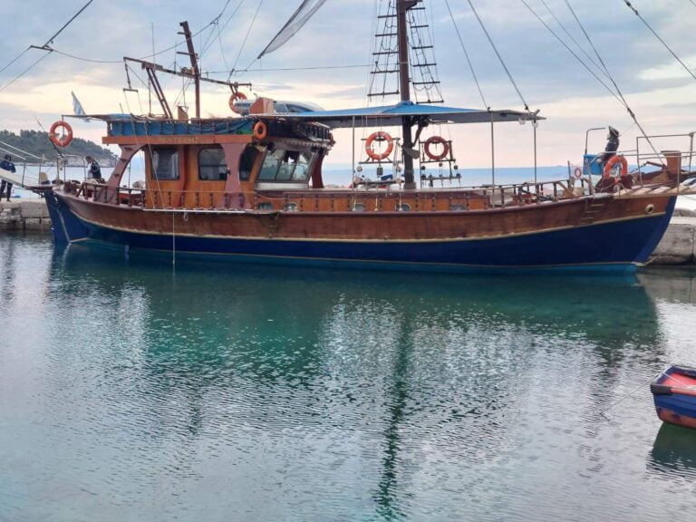 Pirate-Wooden-Ship-8