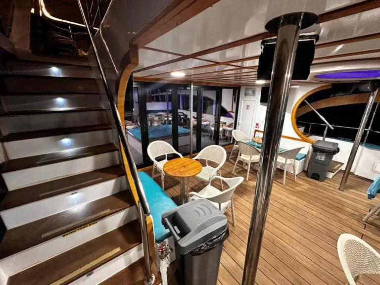 Glass Bottom Motor Yacht 150 Guests (10)