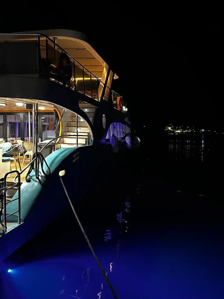 Glass Bottom Motor Yacht 150 Guests (17)