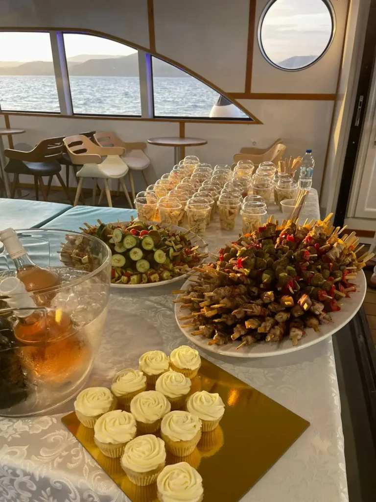 Glass Bottom Motor Yacht 150 Guests (19)