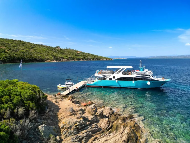 Glass Bottom Motor Yacht 150 Guests (4)