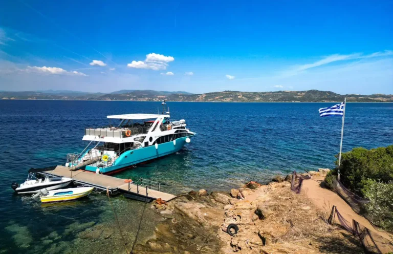 Glass Bottom Motor Yacht 150 Guests (6)