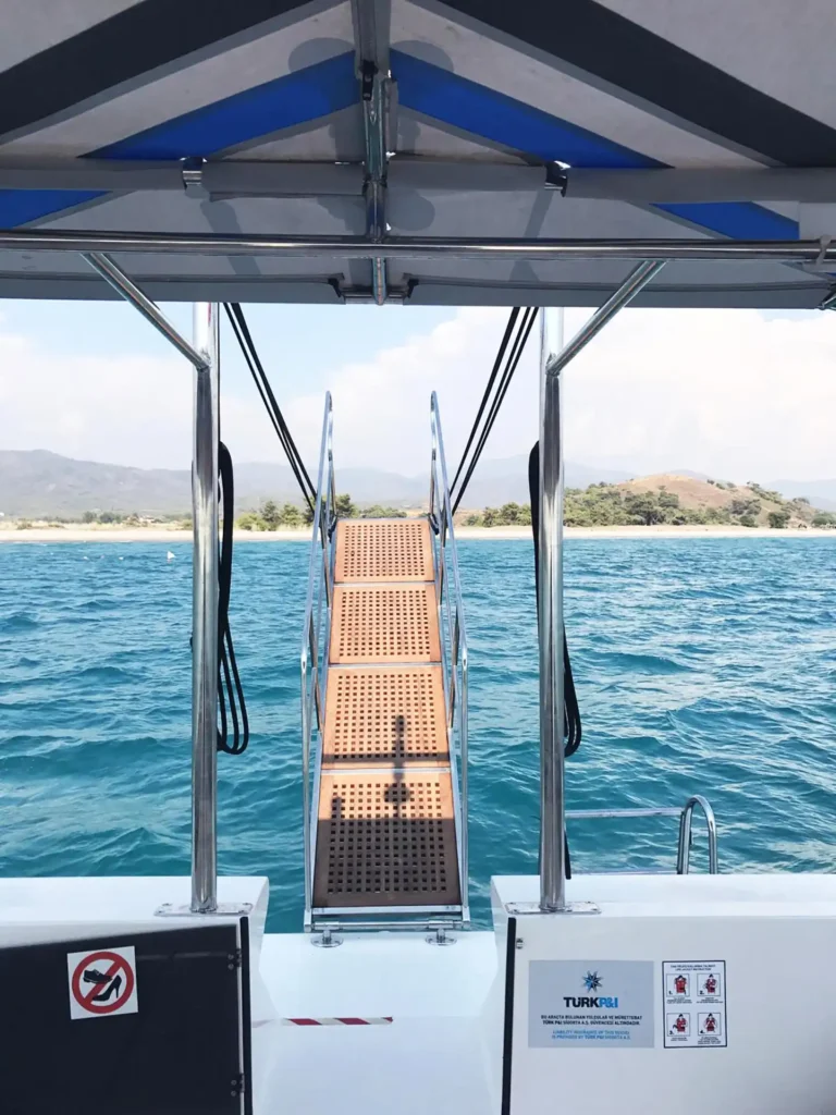 mercan stark 45 ft 25 guests 9