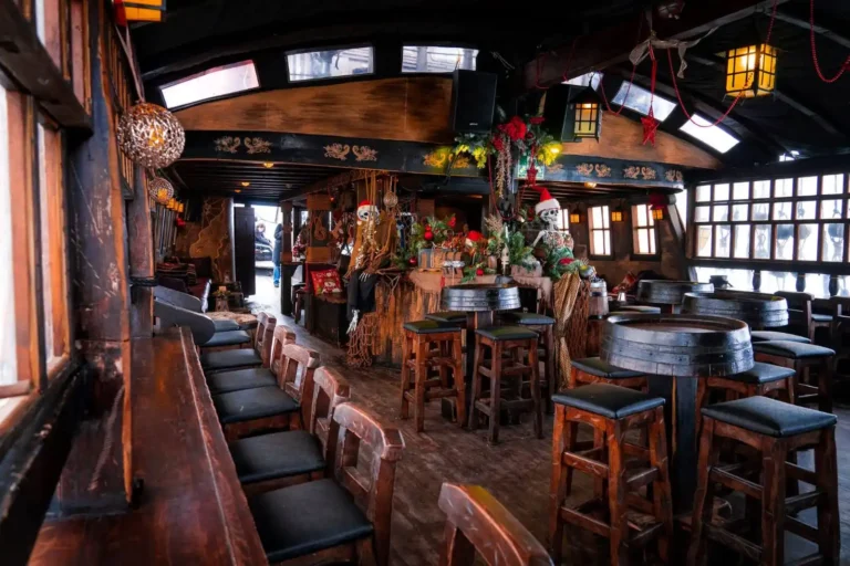 wooden piraten θεσσαλονικη 150 guests 4