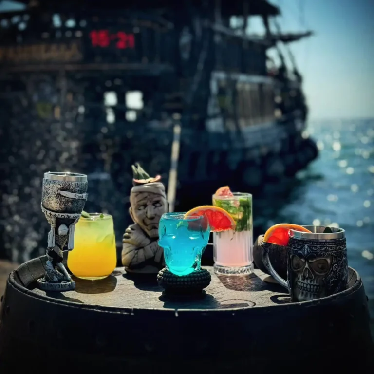 wooden piraten θεσσαλονικη 150 guests COCKTAIL BAR