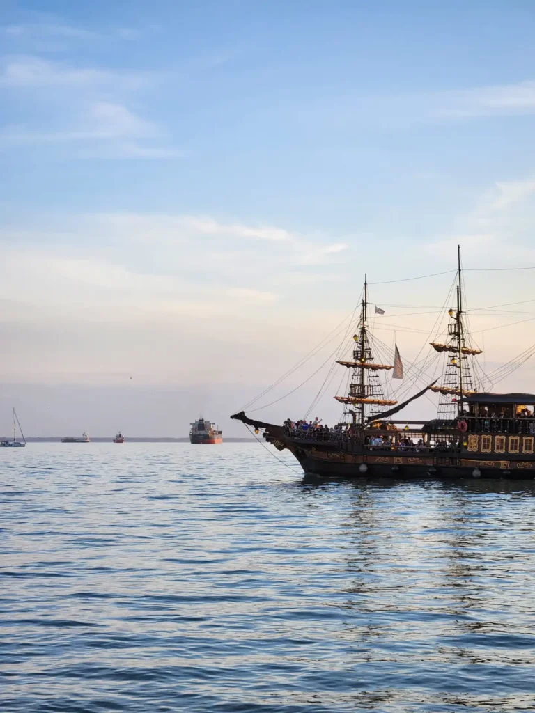 wooden piraten θεσσαλονικη 150 guests plagia